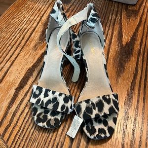 Brand new Old Navy leopard heals